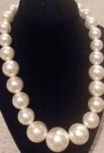 Big beaded pearl necklace